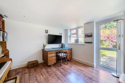 17 The Paddock, Headley, Bordon, GU35 8QE