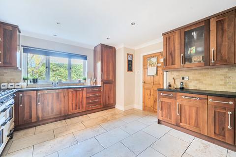 17 The Paddock, Headley, Bordon, GU35 8QE