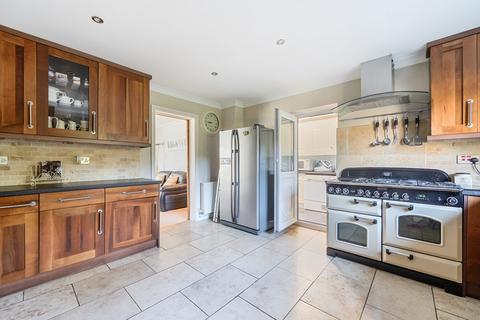 17 The Paddock, Headley, Bordon, GU35 8QE