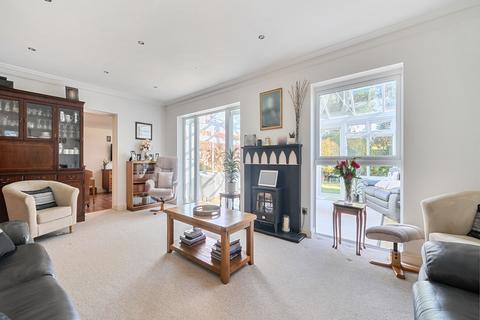 17 The Paddock, Headley, Bordon, GU35 8QE
