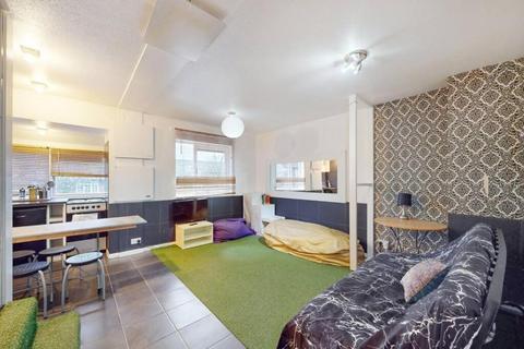 2 bedroom flat to rent, Wornington Road, London W10