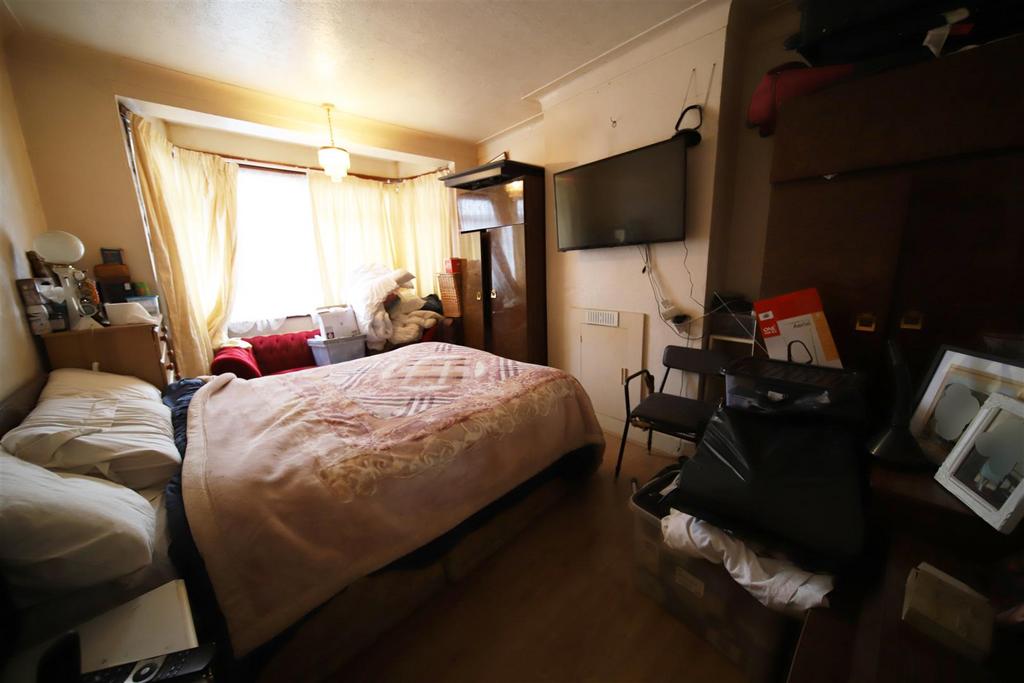 Bedroom 1.jpg
