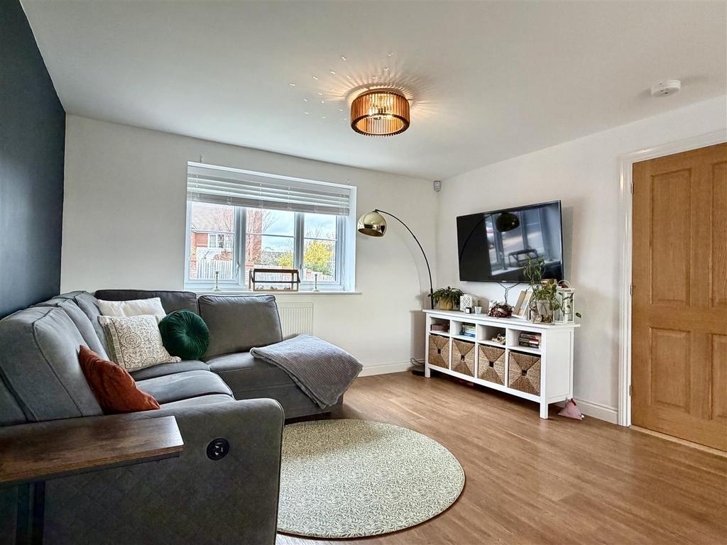 Spacious lounge/dining room
