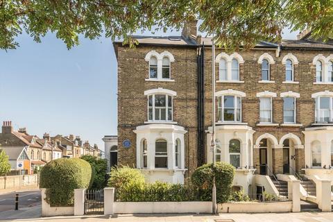 3 bedroom flat for sale, Trinity Road, London SW17