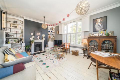 3 bedroom flat for sale, Trinity Road, London SW17