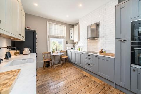 3 bedroom flat for sale, Trinity Road, London SW17