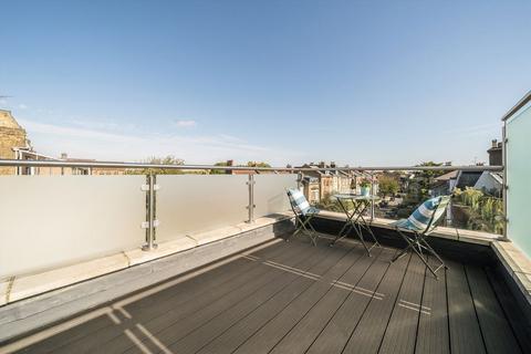 3 bedroom flat for sale, Trinity Road, London SW17