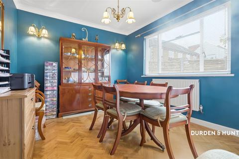 undefined, Woodside, Buckhurst Hill, IG9
