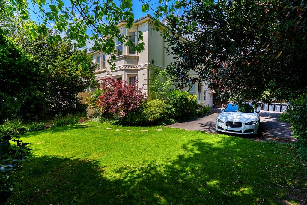 Flat 5, 38 Shelley Road-2.jpg