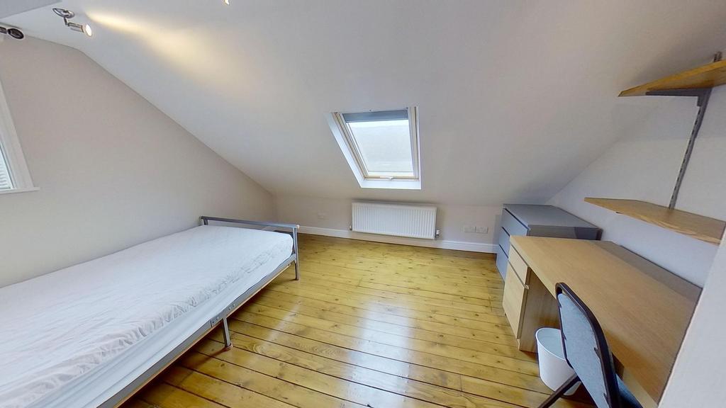 Bright, neatly presented attic bedroom with a s...