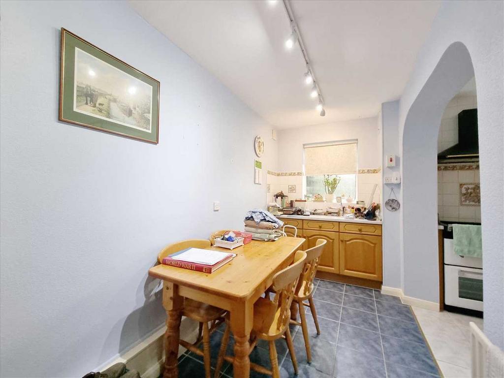 Breakfast Room: