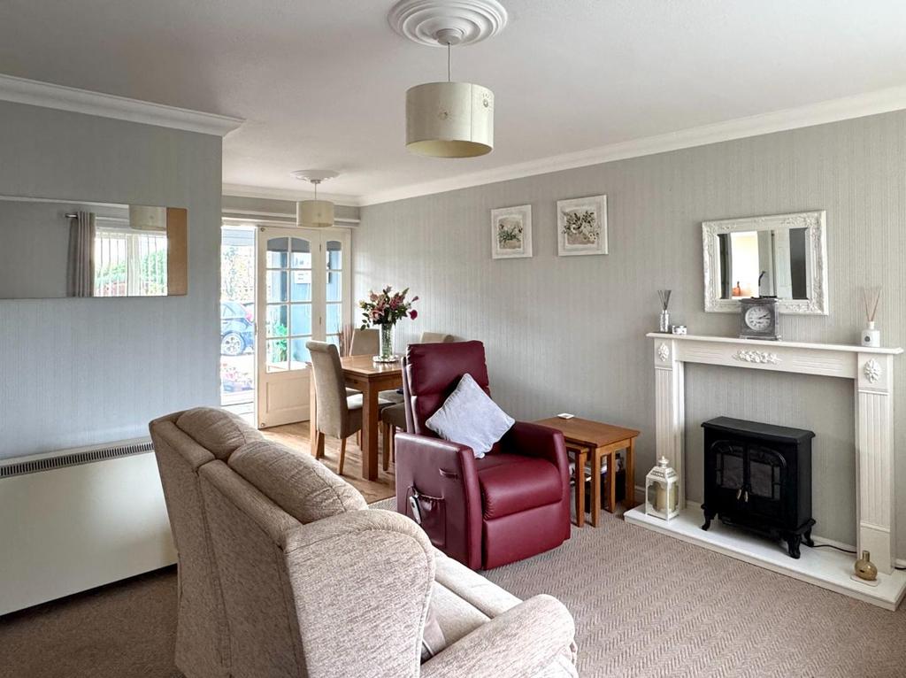 Lounge/Dining Room