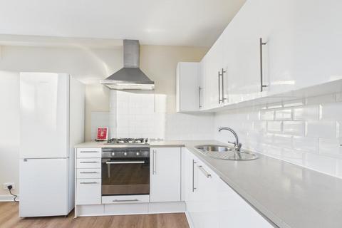 4 bedroom flat to rent, Portland Grove, Stockwell