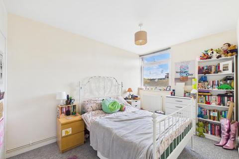 4 bedroom flat to rent, Portland Grove, Stockwell