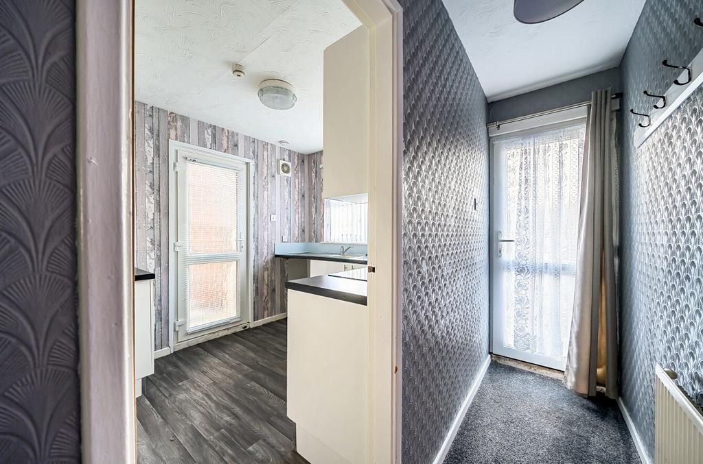 1373304-15-68fb8c...