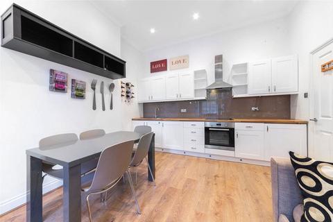 2 bedroom flat for sale, Hammersmith Grove, London W6