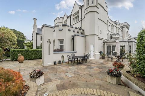 undefined, Woodland Way, Kingswood