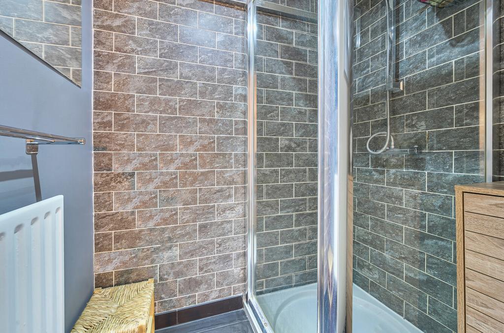 Gf Shower Room