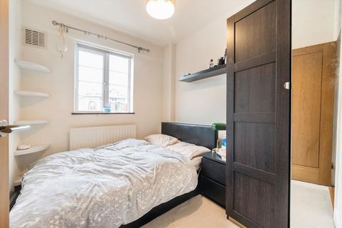 2 bedroom flat for sale, Uxbridge Road, London W12