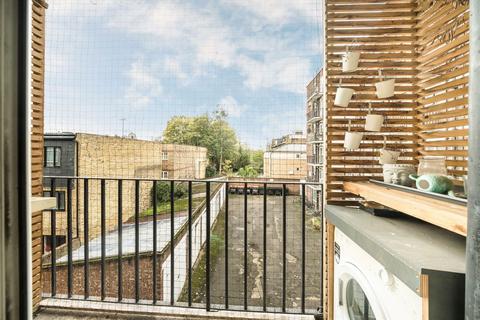 2 bedroom flat for sale, Uxbridge Road, London W12