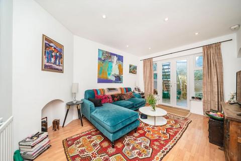 2 bedroom flat for sale, Ravenscroft Road, London W4