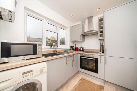 2 bedroom flat for sale, Ravenscroft Road, London W4