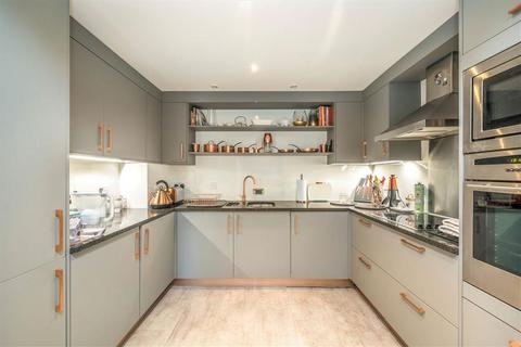 2 bedroom flat to rent, Glaisher Street, London SE8