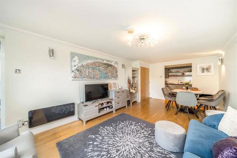2 bedroom flat to rent, Glaisher Street, London SE8