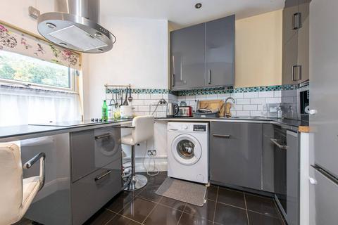 undefined, Woodland Road, New Southgate, Southgate, N11