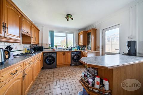 3 bedroom bungalow for sale, Vale Road, Ash Vale GU12