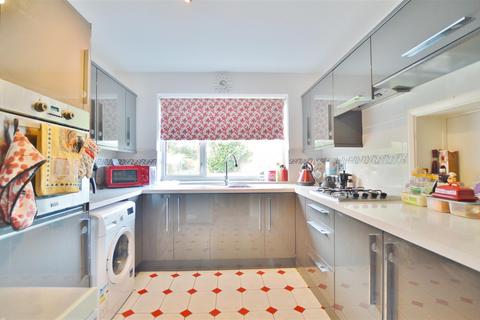 2 bedroom maisonette for sale, Crofthill Road, Slough