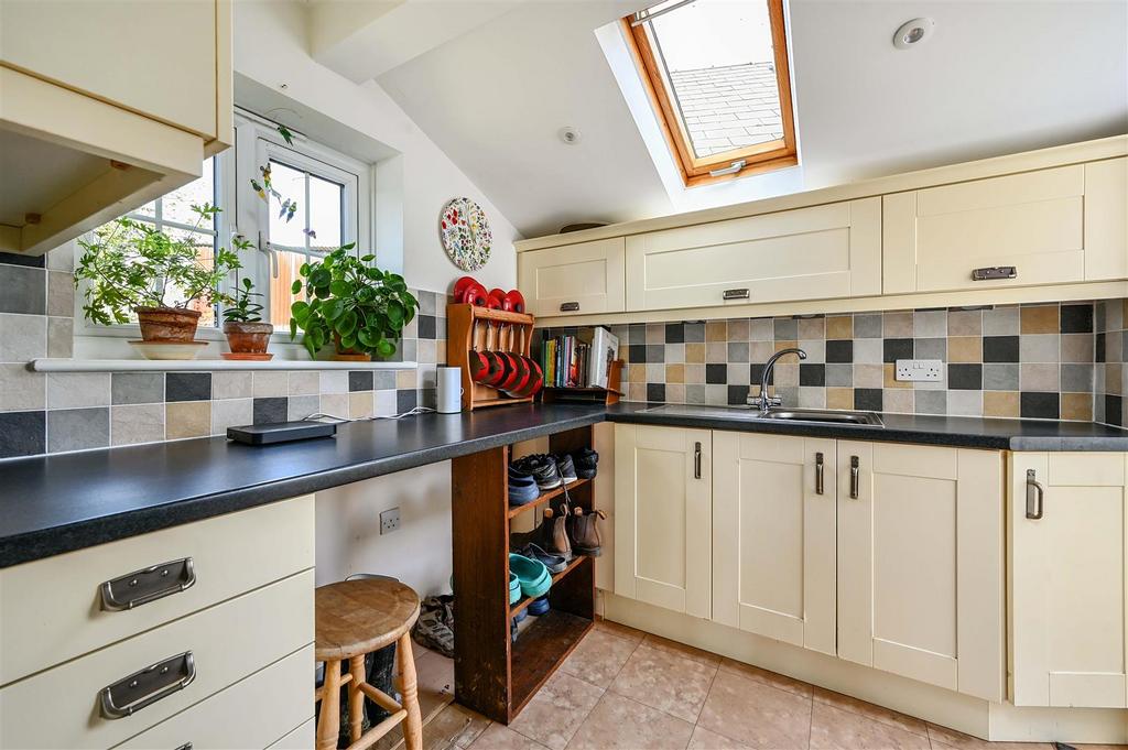 LIDHAM COTTAGE - TN354 LY (24).jpg