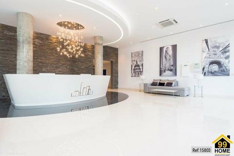 undefined, Kensington Apartment, London, E1