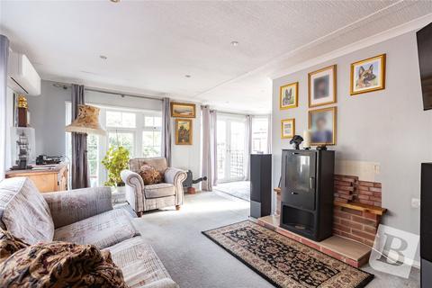 2 bedroom retirement property for sale, Chestnut Grove, Hayes Country Park, Battlesbridge, Wickford, SS11