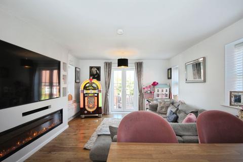 2 bedroom flat for sale, Camelia Close, Tadworth KT20