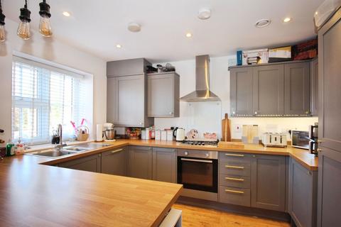 2 bedroom flat for sale, Camelia Close, Tadworth KT20