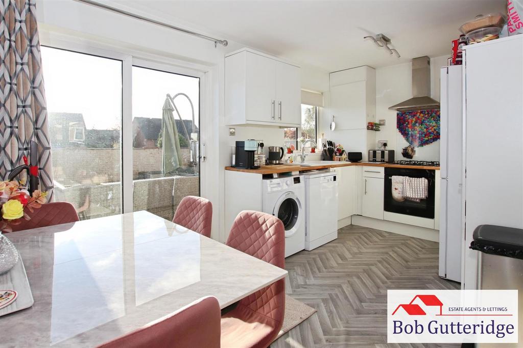 Modern fitted kitchen / diner