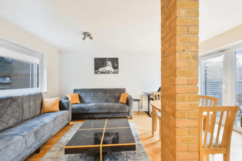 undefined, St. Michaels Close, London, E16