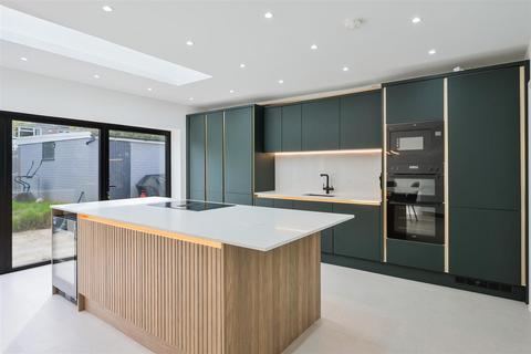 3 bedroom detached house for sale, Ferndale Road, Banstead