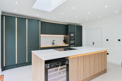 3 bedroom detached house for sale, Ferndale Road, Banstead