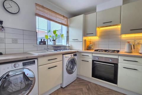 3 bedroom terraced house for sale, Howard's Way, Bradwell