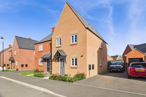 59 Catterick Way, Towcester, NN12 6NX