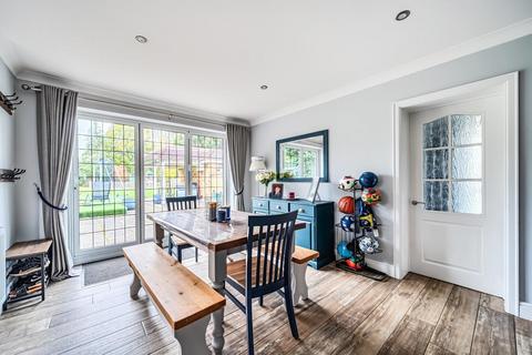 undefined, Chobham,  Surrey,  GU24