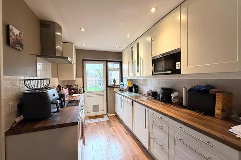 3 bedroom semi-detached house for sale, Bonningtons, Brentwood