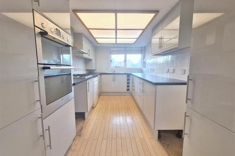 3 bedroom flat to rent, Caversham Wharf