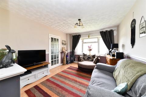3 bedroom terraced house for sale, Wellington Road, Stevenage