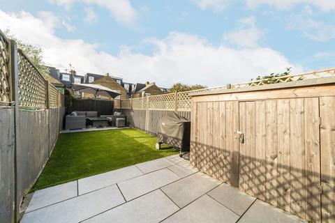 2 bedroom flat for sale, Swaby Road, London SW18