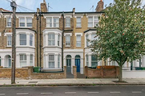 2 bedroom flat for sale, Davisville Road, London W12