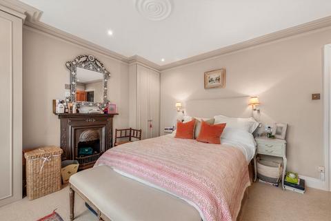 2 bedroom flat for sale, Davisville Road, London W12