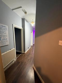 3 bedroom flat to rent, Romford Road, London E7